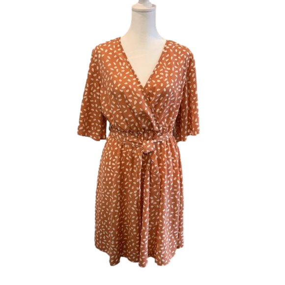 SHEIN Dresses & Skirts - Spring time Dress Coral/Cream w/ belt flared sleeves, matching belt, V- neck MED